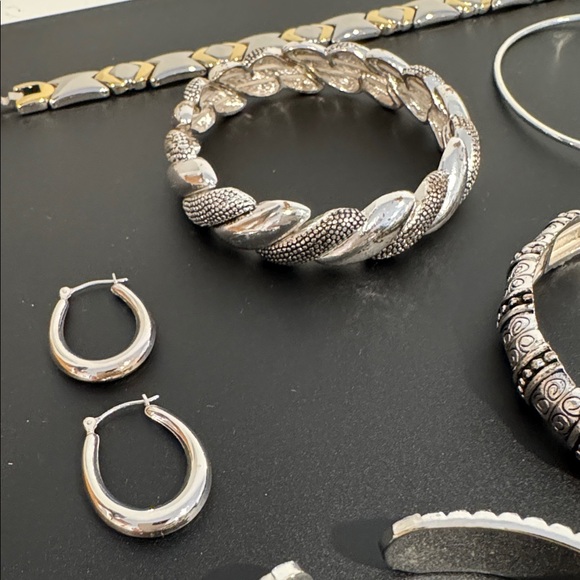 Lot of Silver Tone Jewelry - Picture 7 of 8